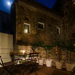 habitat-home-luxury-apartments.taorminaitalyhotels.com/